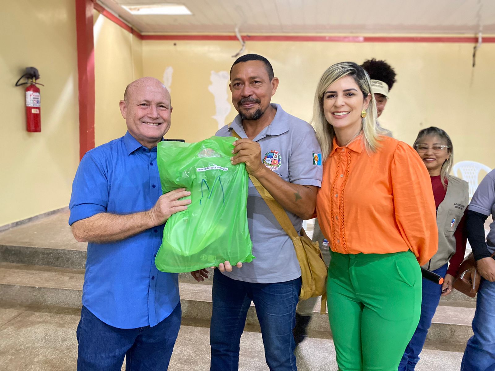 Prefeitura De Santana Realiza A Entrega Do Kit Uniforme Para Os Agentes